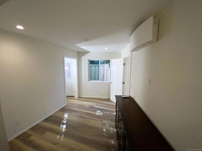 Building Photo - 1305 Blue Sky Dr