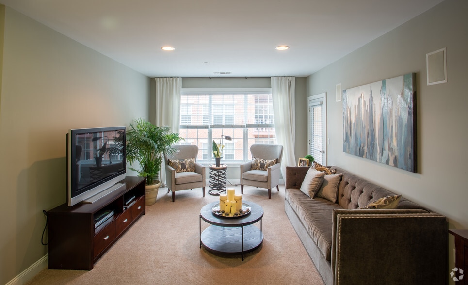Living Room - Towne Center at Englewood