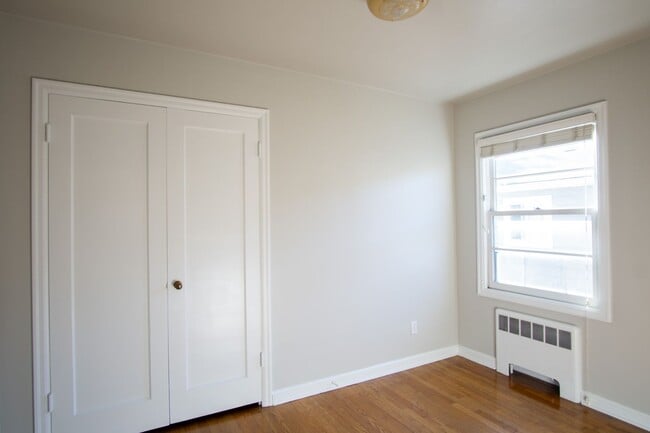 Building Photo - Charming 2-Story Irvington 2 Bedroom w/ Dishwasher & Hardwood Floors!!