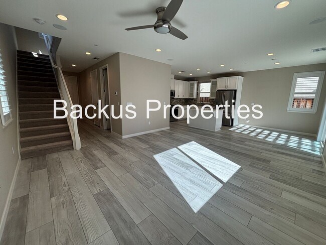 Building Photo - Three Bedroom Home in Hollister