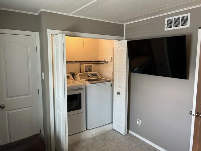 Building Photo - 2 bedroom in Naperville IL 60563