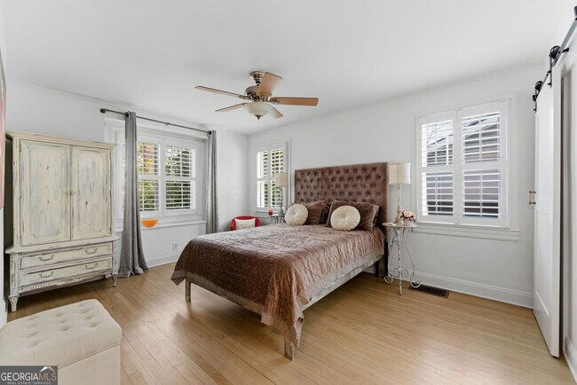 Building Photo - 302 Hascall Rd NW