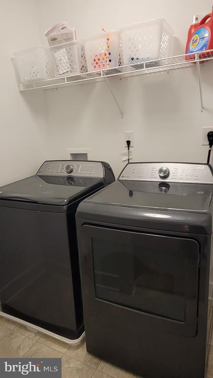 Building Photo - 418 SADIE Ave