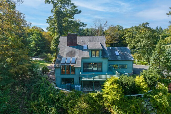 Building Photo - 388 Taconic Rd