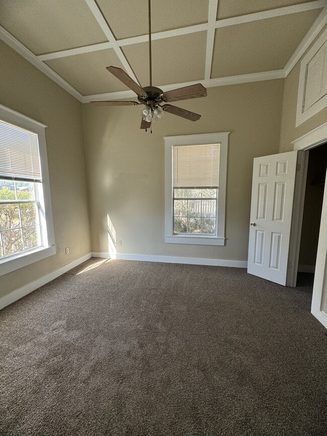 Building Photo - 302 N Burleson St