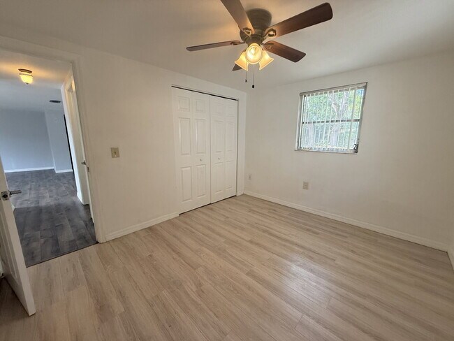 Building Photo - 2-Bedroom Retreat with 1.5 Baths in Holiday, FL!