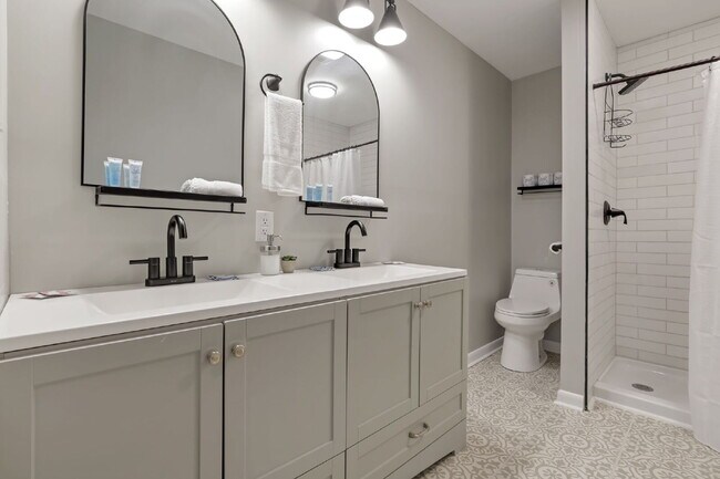 Building Photo - Beautifully Updated 3-Bedroom Home – Spacious, Modern, and Move-In Ready!