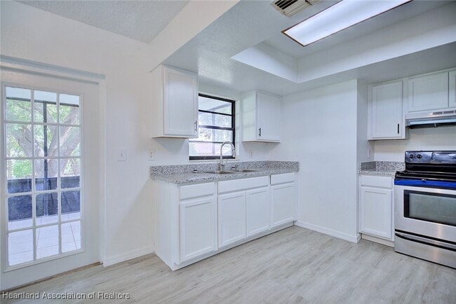 Building Photo - 640 Placid Lakes Blvd