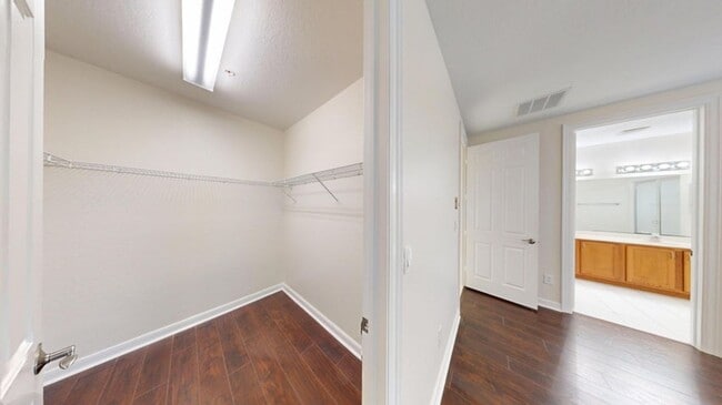 Building Photo - 690 Amador Ln