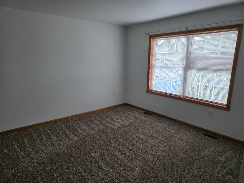 Building Photo - 405 Merri Ln