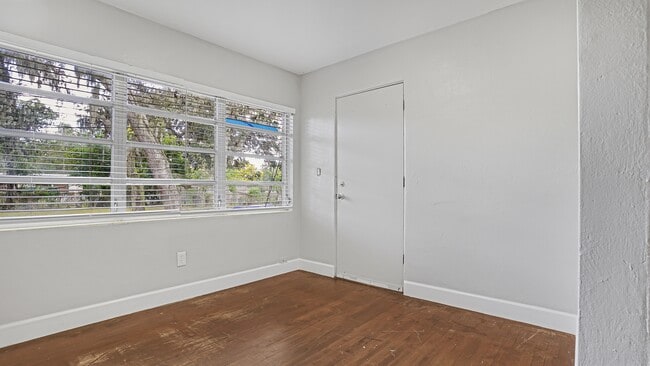 Building Photo - 5518 Riviera Dr