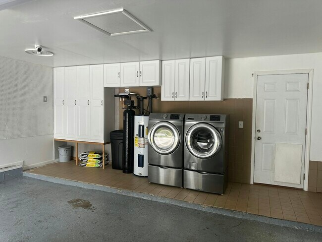Building Photo - 4123 Lazy Hollow Ln N