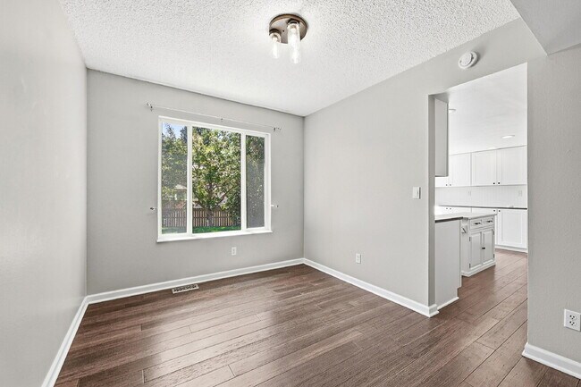 Building Photo - $2,595.95-4 Bed/ 3 Bath-Charming home in Colorado Springs with Central AC