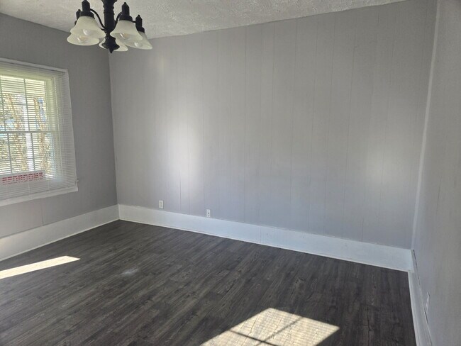 Building Photo - "3-Bedroom Home on Larkwood Ave – Spacious...