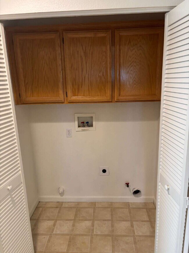 Building Photo - Charming 3 Bedroom Home in Desirable Elk Grove Neighborhood with 2-Car Garage