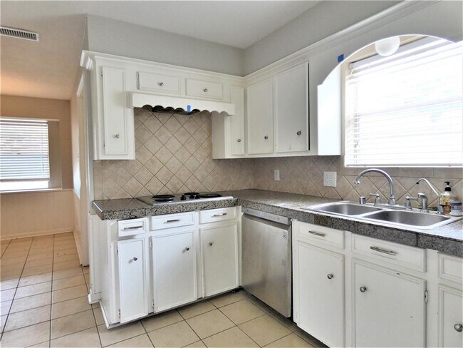 Building Photo - 7511 Renmark Ln