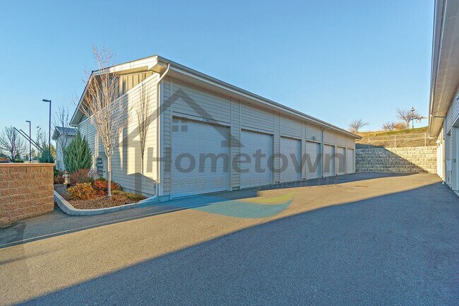 Building Photo - 355 W Waterside Dr