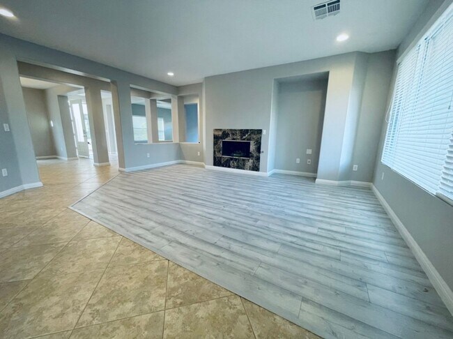 Building Photo - AMAZING SINGLE STORY HOME IN “AGE RESTRICT...