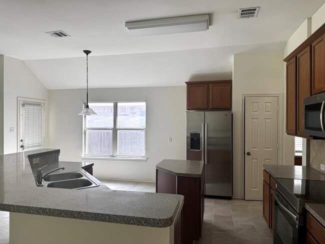 Building Photo - 304 Valona Loop