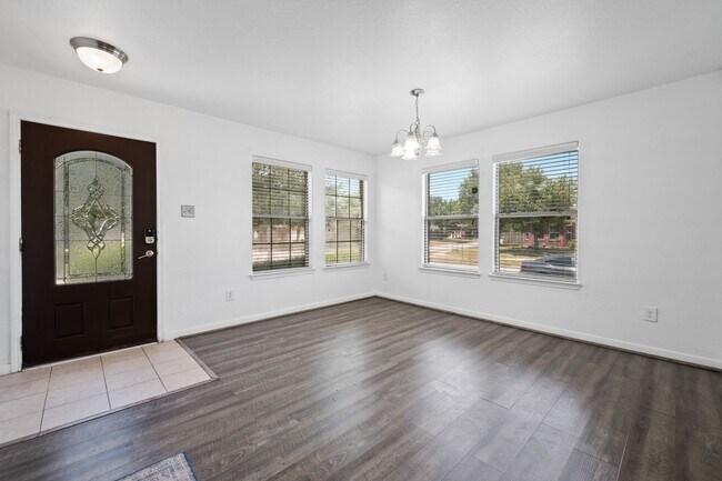 Building Photo - 4614 Pin Oak Creek Ln