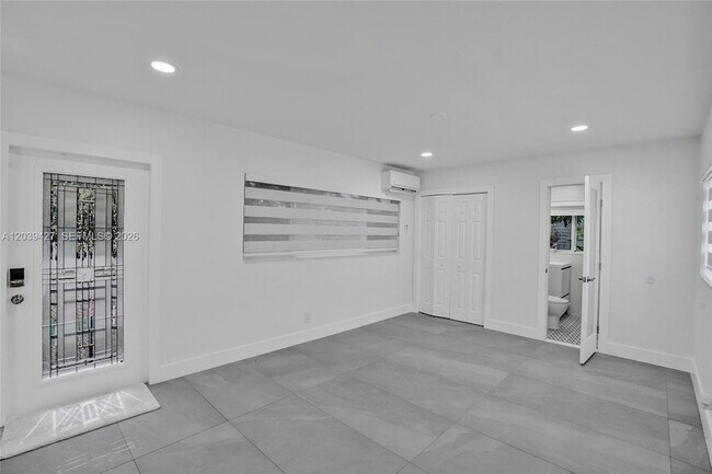 Building Photo - 213 NE 43rd St