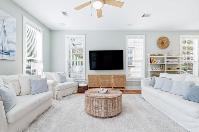 Building Photo - 34 N Ryan St