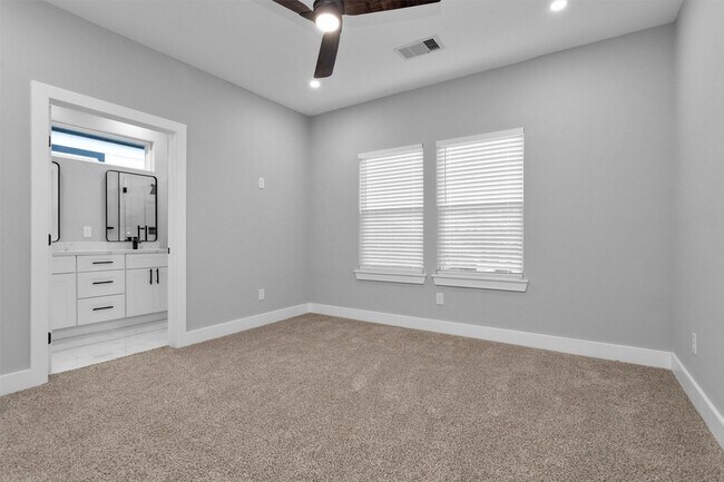 Building Photo - 6918 Dumble St