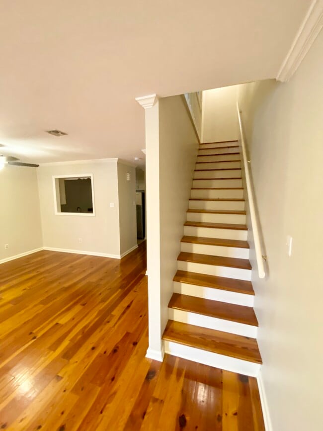 Building Photo - 465 Rena Dr
