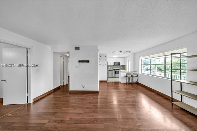 Building Photo - 650 Coral Wy