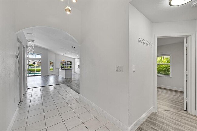Building Photo - 16417 Sapphire Pl