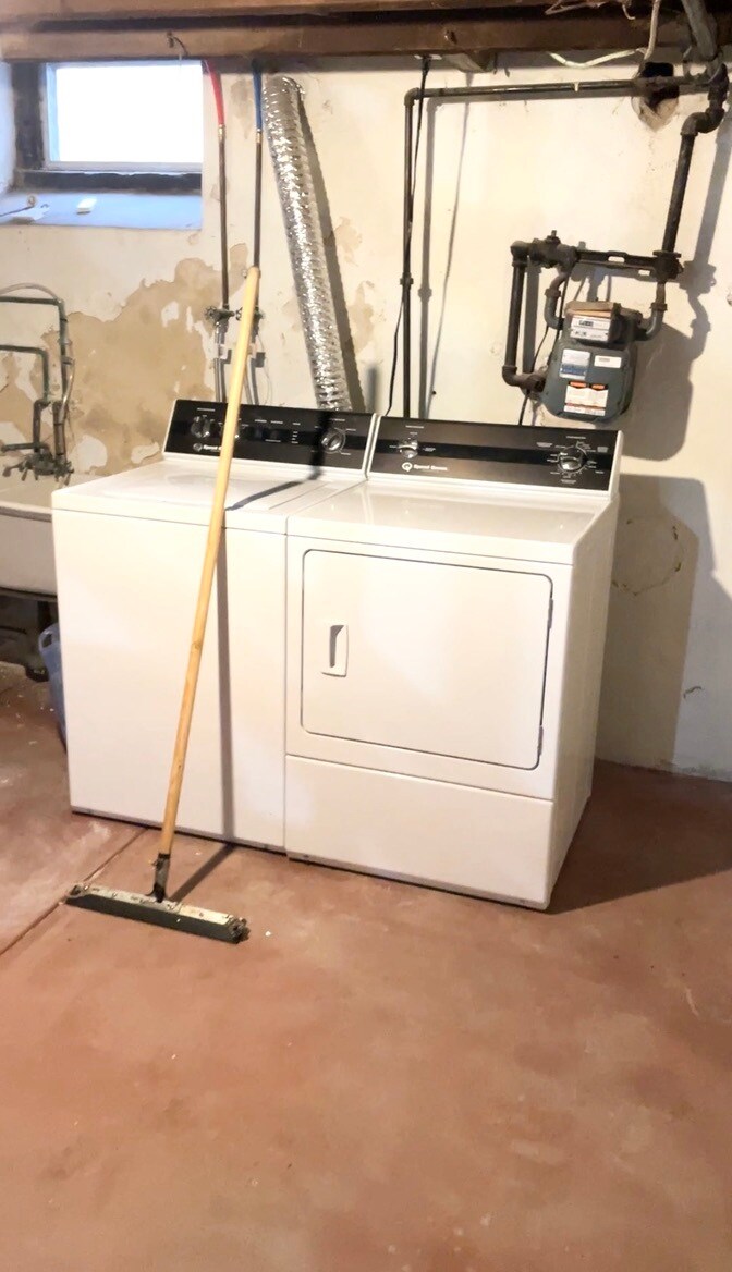 washer dryer - 4680 Umbria St