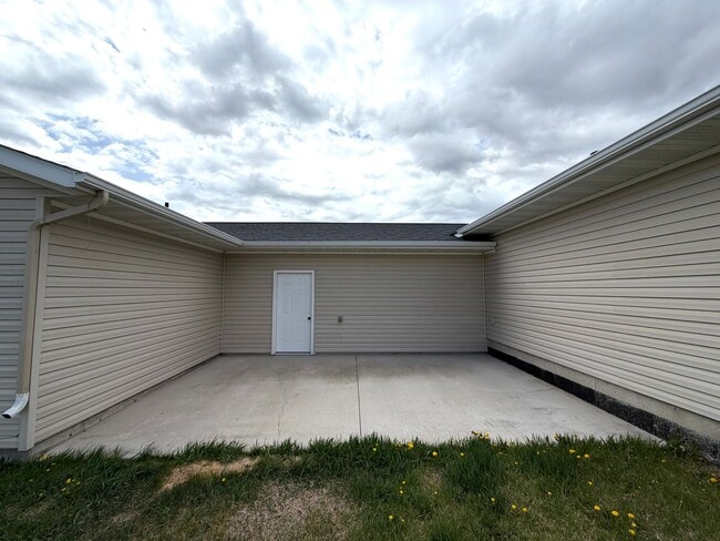 Building Photo - 7917 Quail Dr