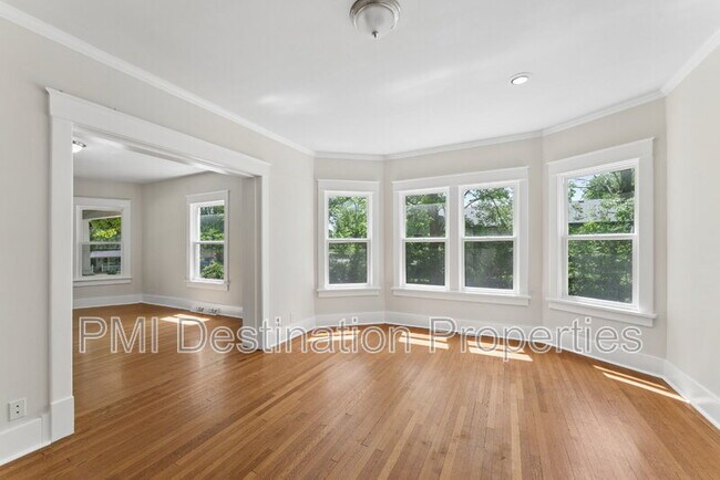 Building Photo - 204 Bury St
