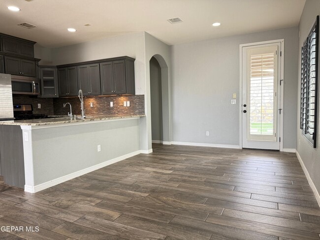 Building Photo - 13454 Everingham St