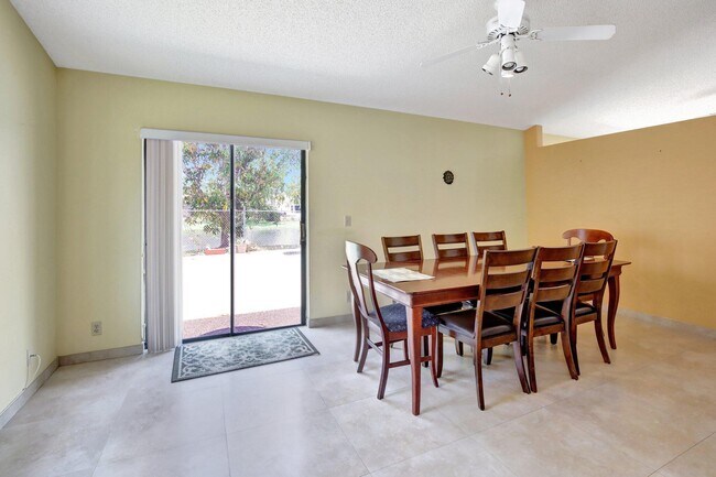 Building Photo - 1541 SW 102nd Terrace