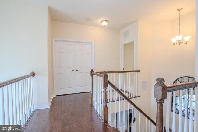 Building Photo - 1802 Yearling Ct