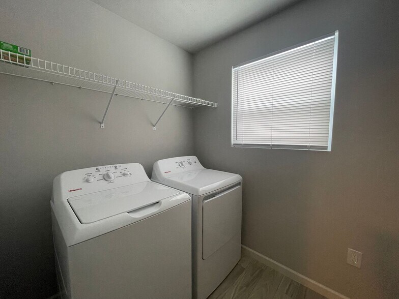 Building Photo - 10355 Craven Wy