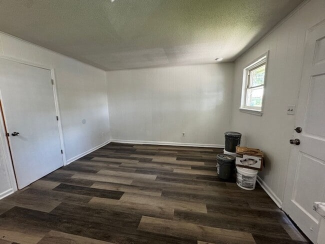 Building Photo - 50% OFF FIRST MONTH'S RENT IN AUGUST! 1 Be...