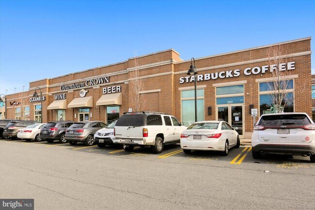 Building Photo - 909 Rockwell Ave