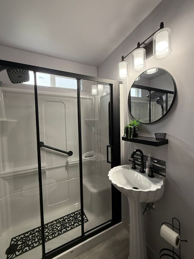 Building Photo - Freshly Updated Thurston Home!