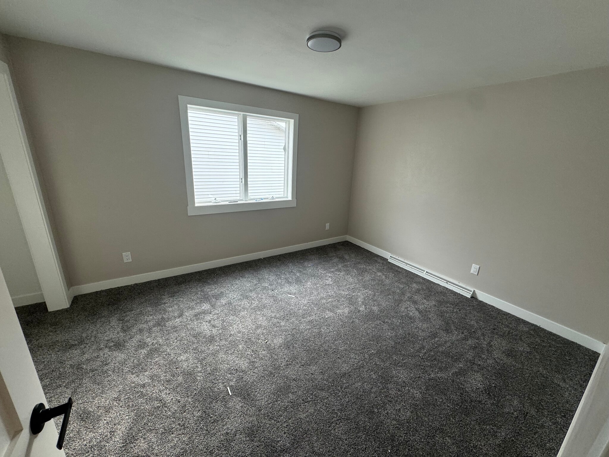 Building Photo - 2740 W Glenpark Dr