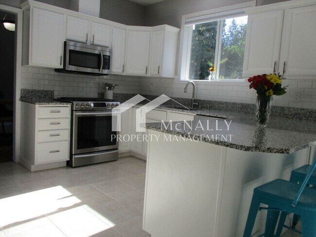 Building Photo - Modern 3-Bedroom, 2.5 Bath Home in a Point Richmond Ridge Cul-de-Sac