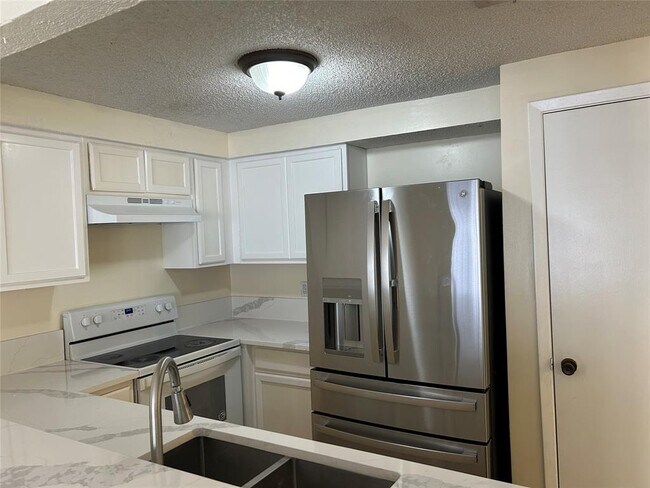 Building Photo - 12560 Newbrook Dr