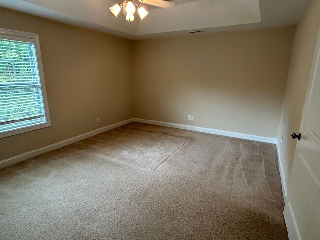 Building Photo - End Unit 3 Bed | 2.5 Bath Townhouse in Cha...