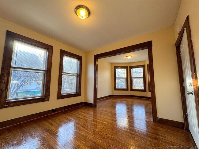 Building Photo - 455 Huntington St