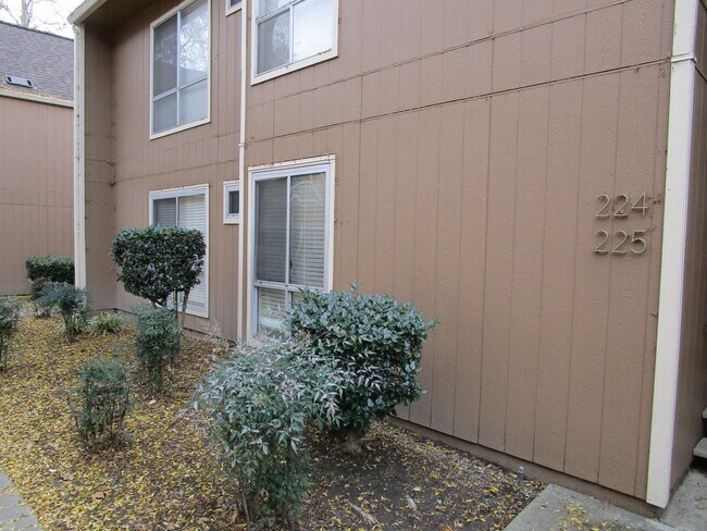 Building Photo - Location, Location, Location- Vintner Condo's