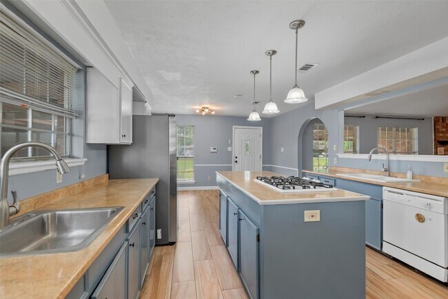 Building Photo - 24338 Redbud Ave