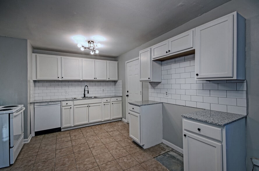 Building Photo - 351 Culley Dr