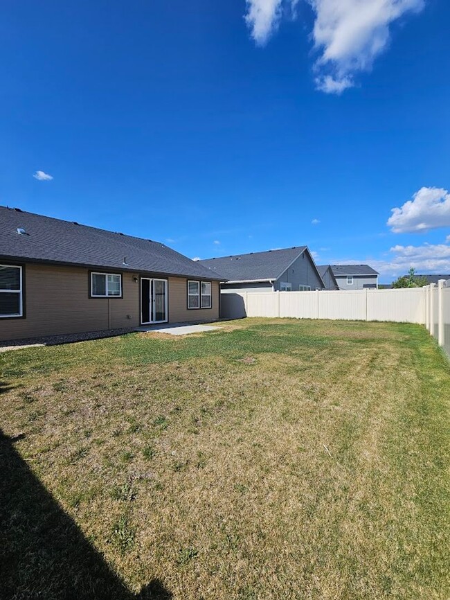 Building Photo - 3 Bedroom 2 Bath Home in Nampa