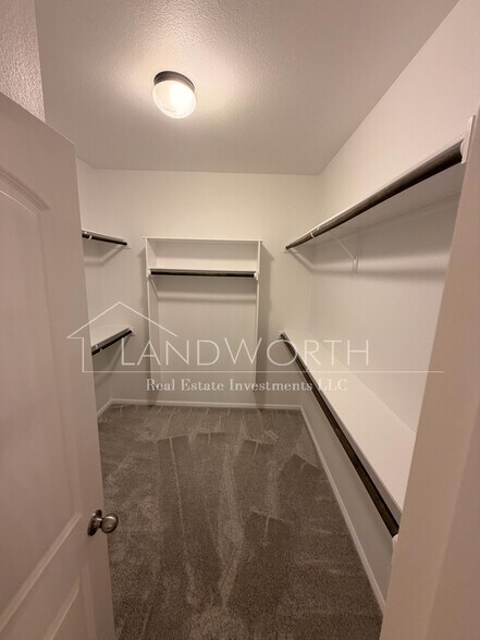 Building Photo - 4604 Angus Dr